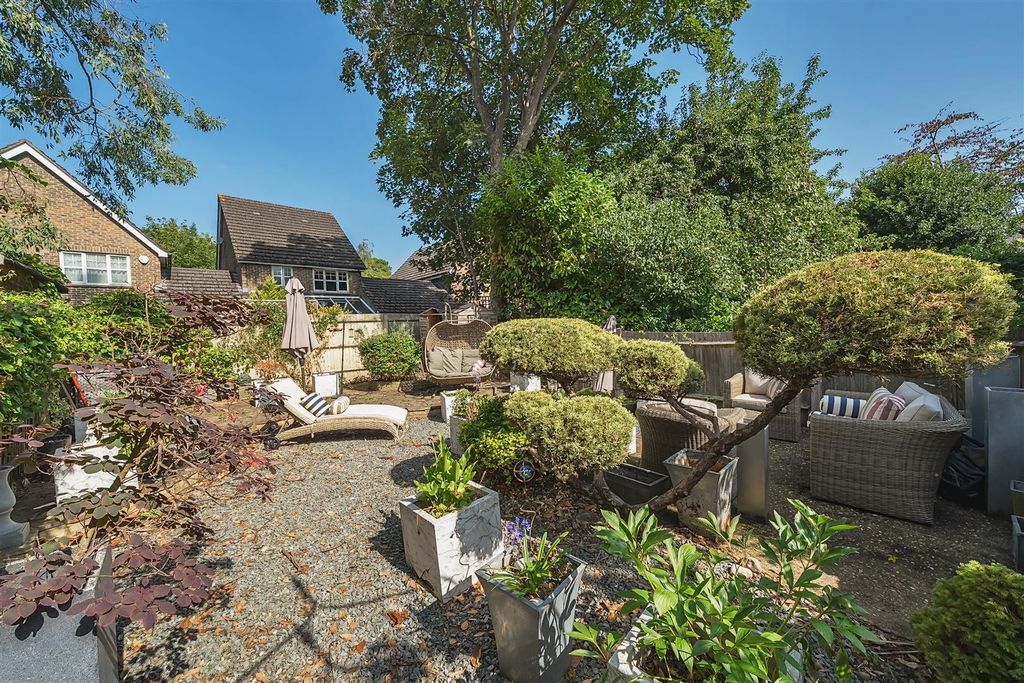 Property photo 3 of 16 Garden.Jpg