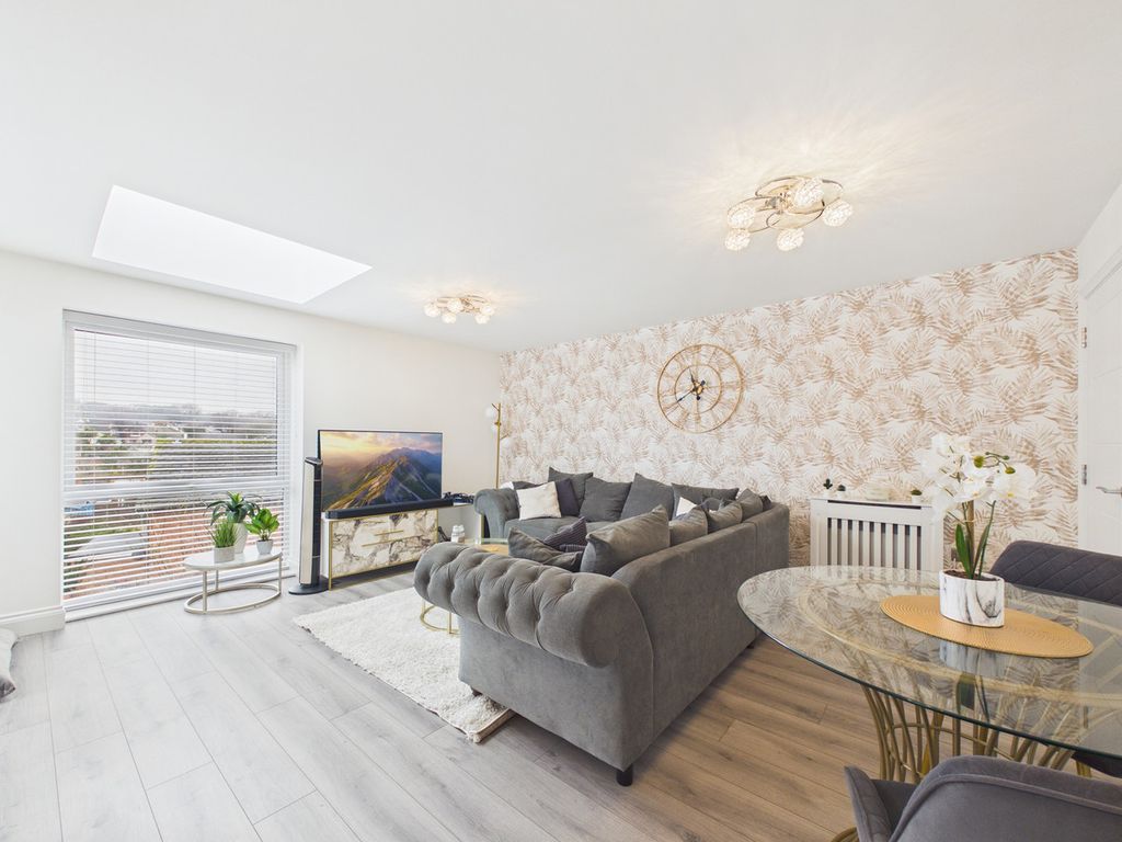 Property photo 2 of 25