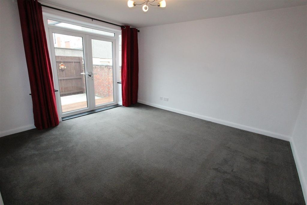Property photo 3 of 9 Dining Room