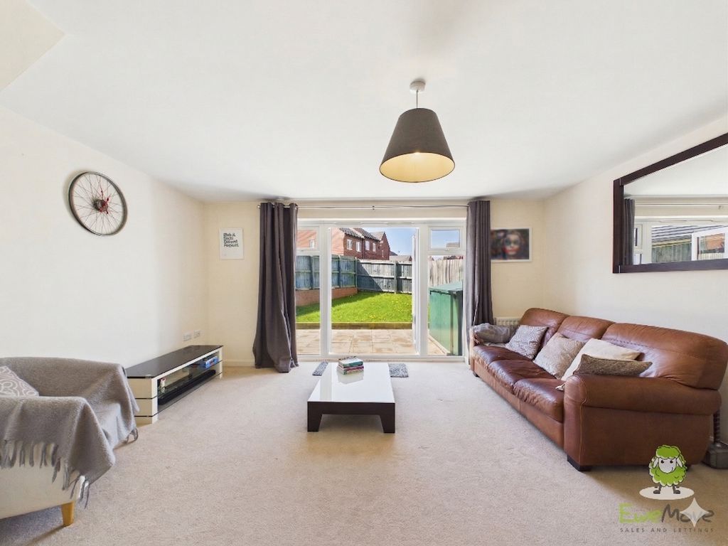 Property photo 3 of 18 Livingroom Emilydimelowewemovewhitchurchandnantwic