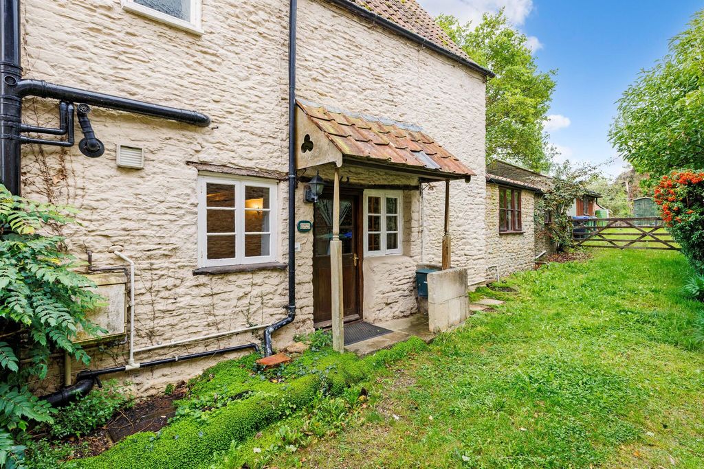 Property photo 1 of 10 Frontage
