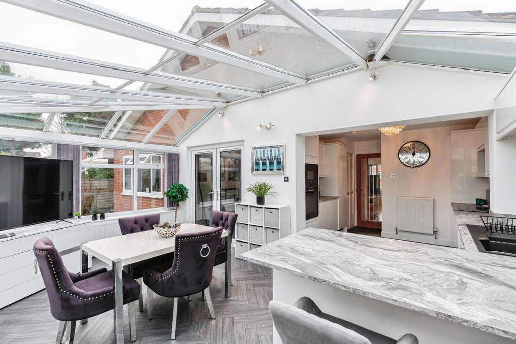 Property photo 1 of 16 Conservatory