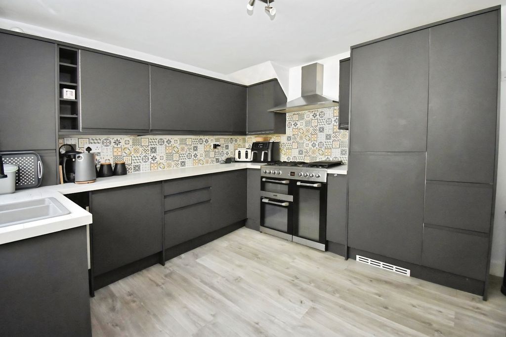 Property photo 2 of 20 Pbox-Img.Jpg