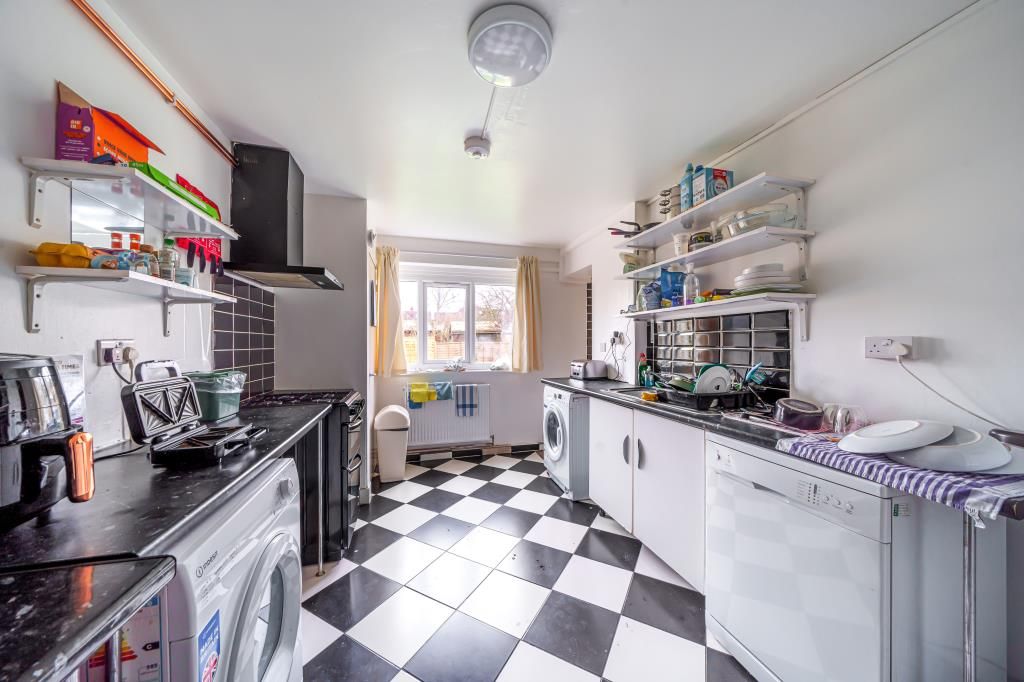 Property photo 2 of 10 Kitchen