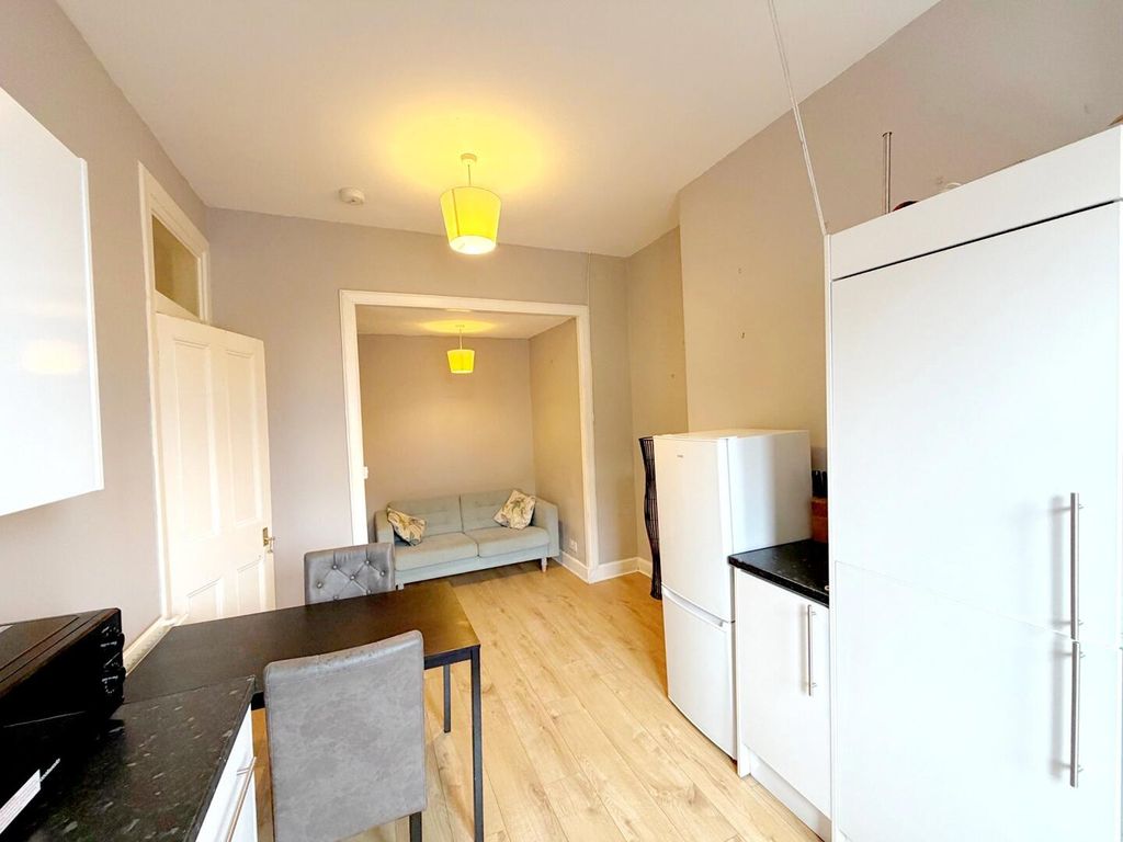 Property photo 3 of 7 Kitchen
