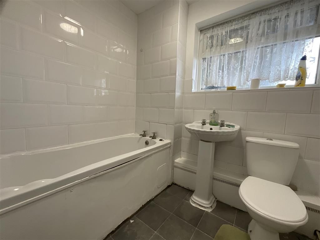 Property photo 1 of 6 Bathroom