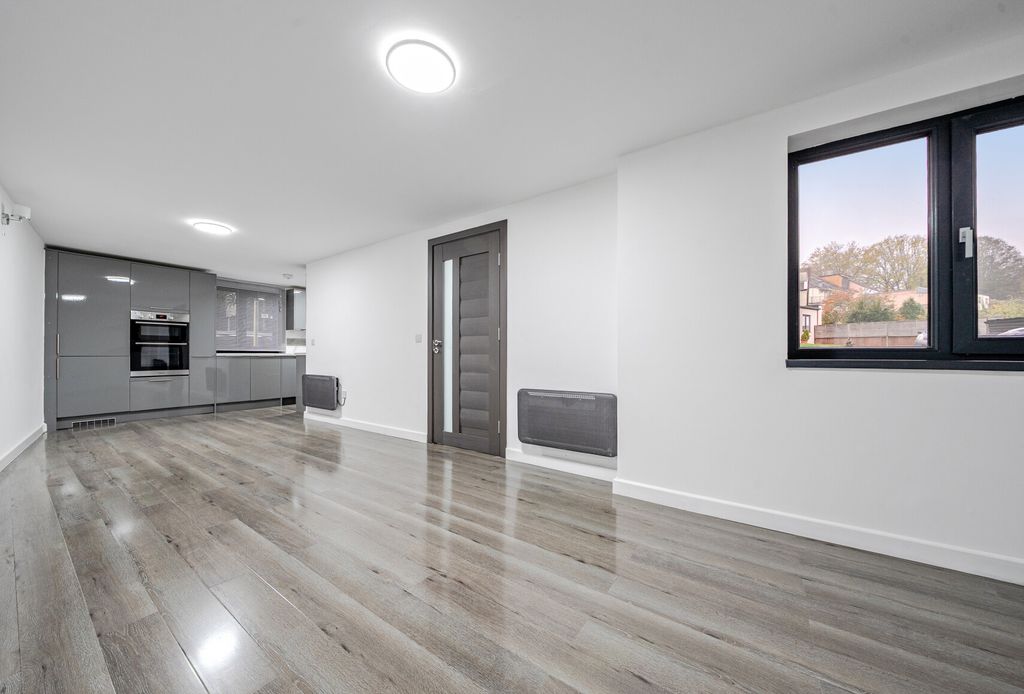 Property photo 3 of 14 1373516-13-6901Ec...