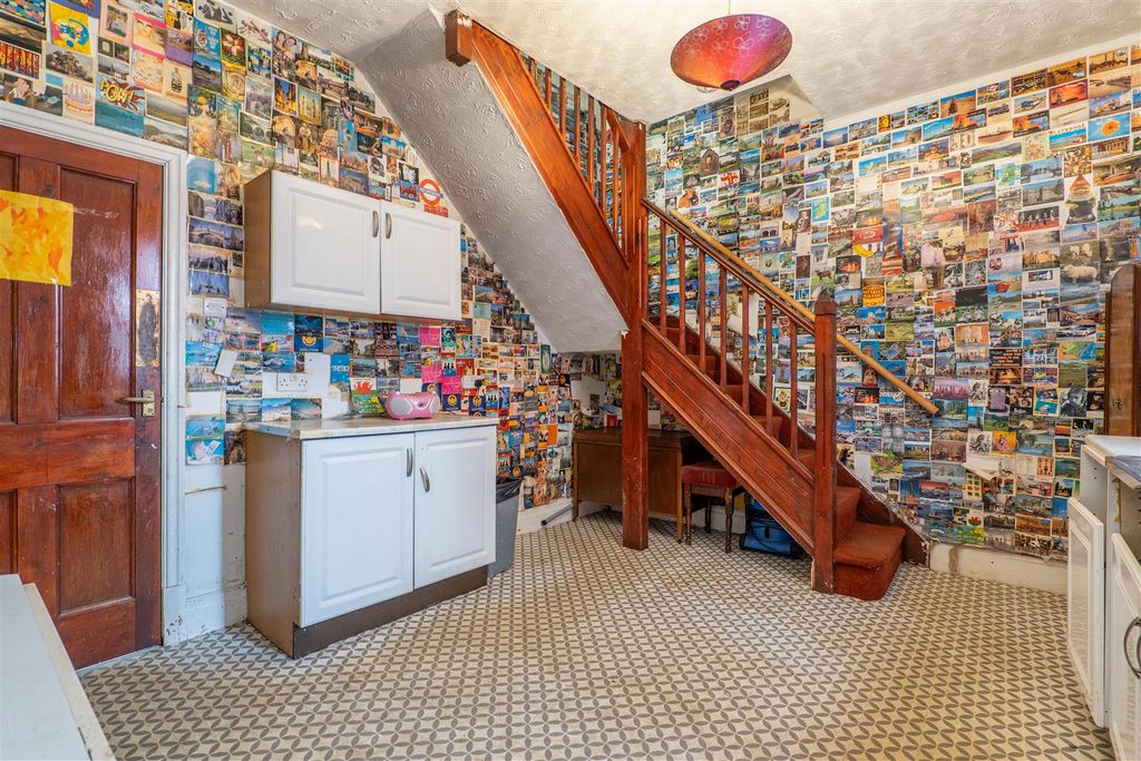 Property photo 3 of 17 Kitchen/Diner
