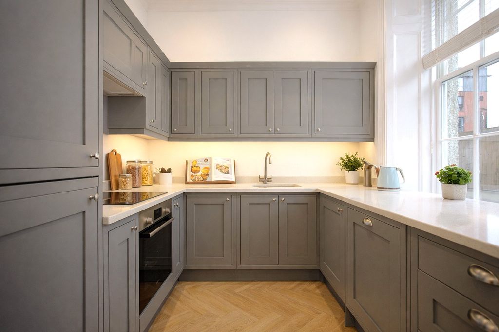 Property photo 3 of 8 Kitchen