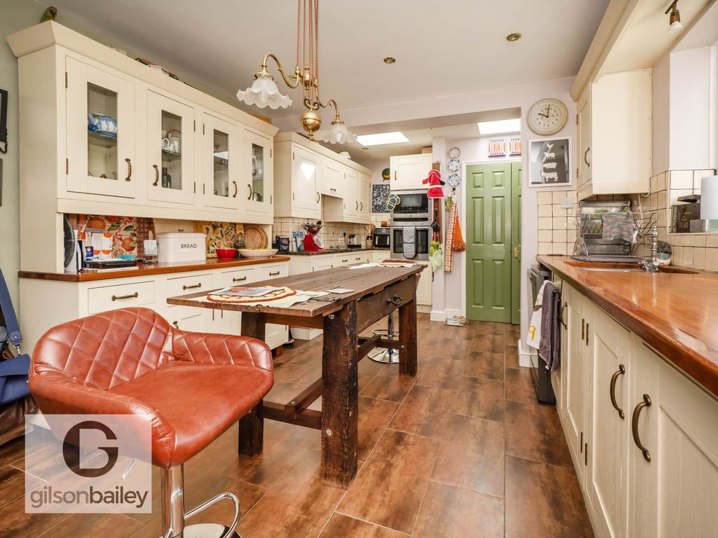 Property photo 2 of 34
