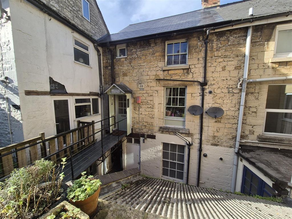Property photo 2 of 16 Maisonette