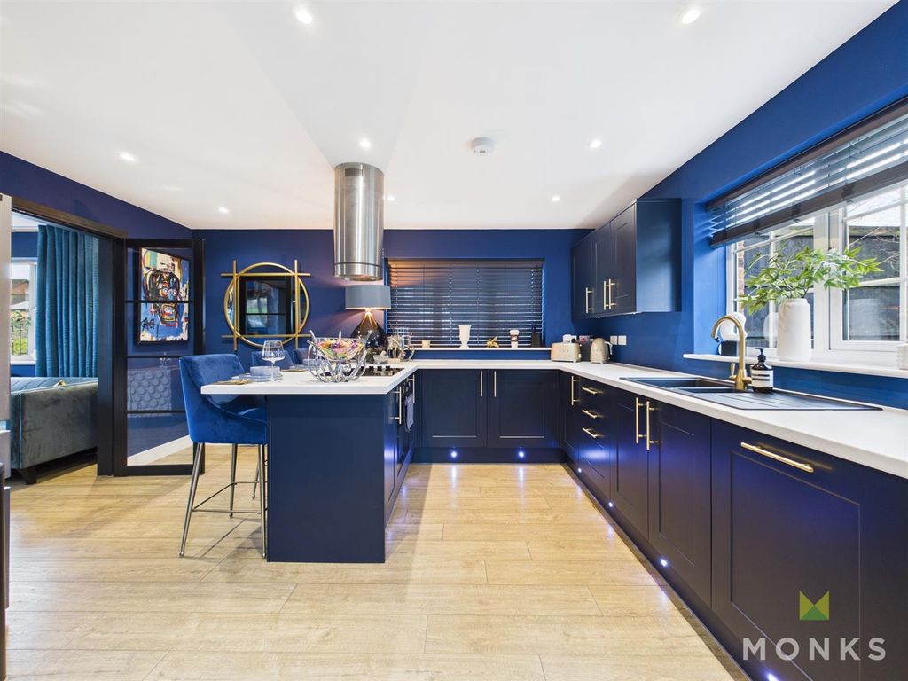 Property photo 3 of 27 Cam01420G0-Pr0818-Still005.Jpg