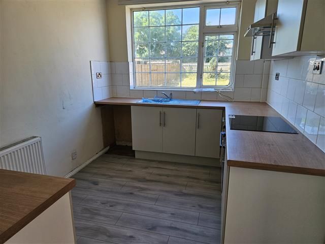 Property photo 3 of 6 Kitchen