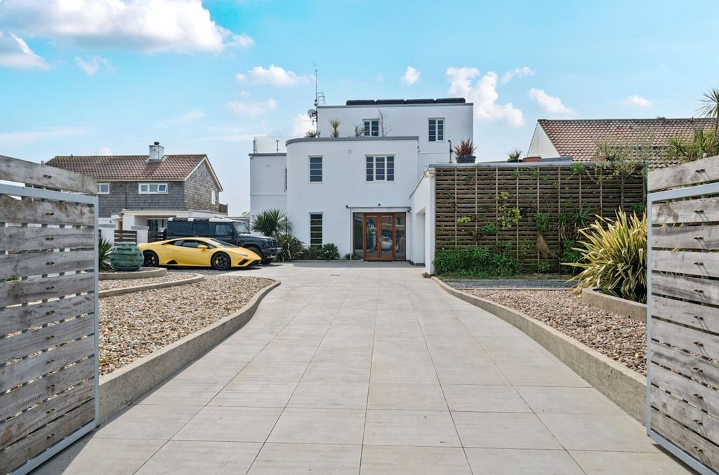 Property photo 1 of 36