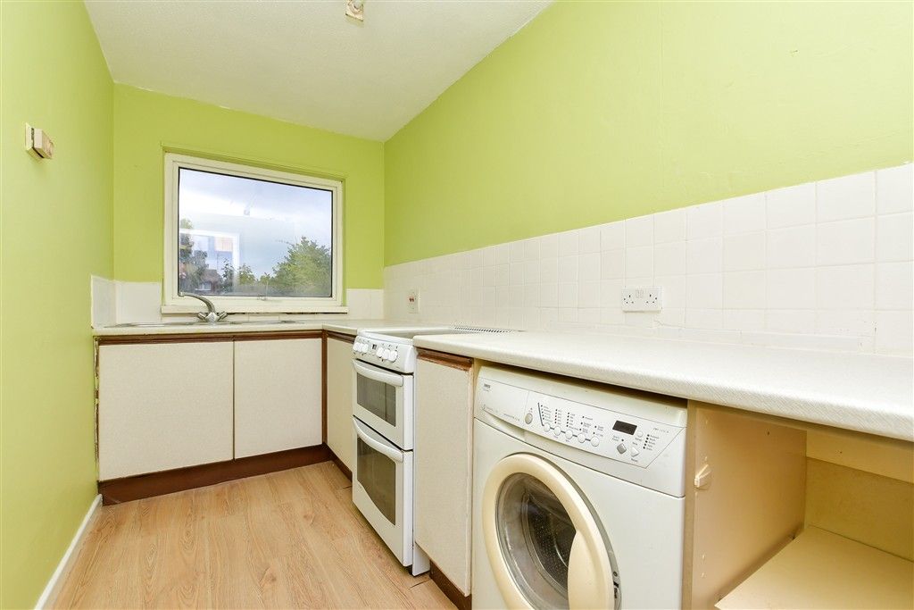 Property photo 3 of 7 Kitchen