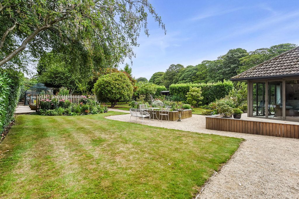 Property photo 3 of 31