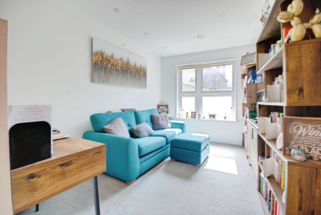 Property photo 2 of 8 Pbox-Img.Jpg
