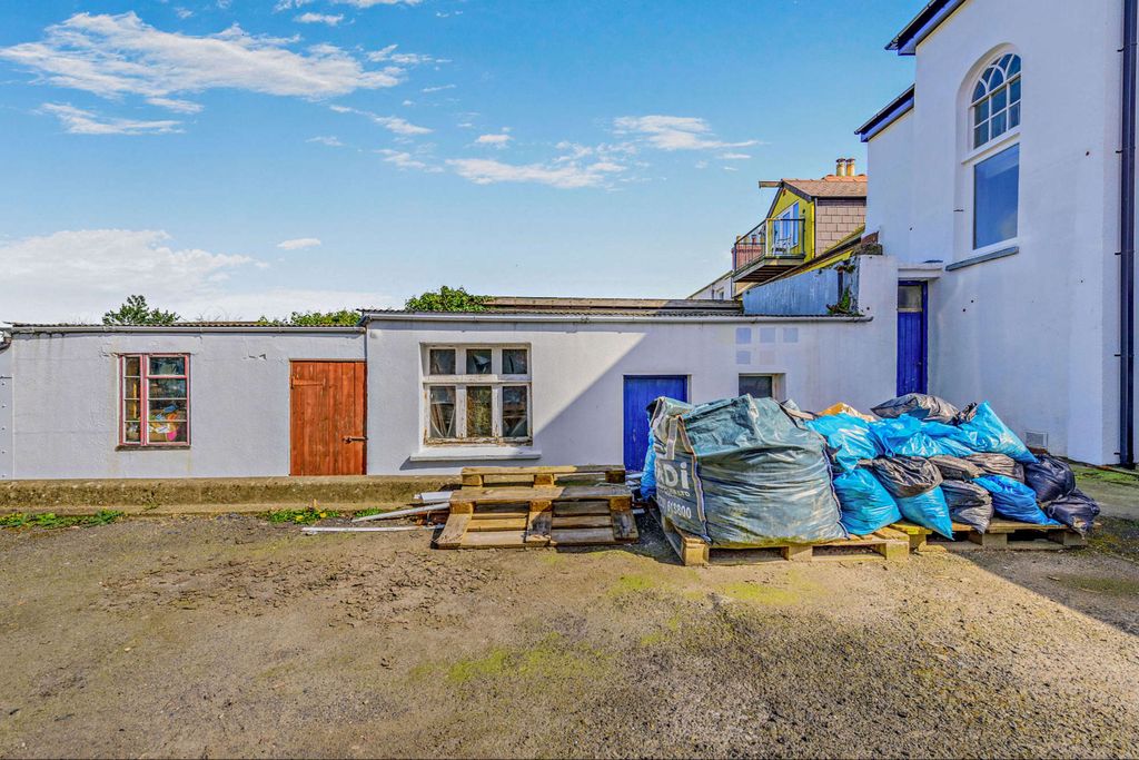 Property photo 3 of 22 Porthmeor, Newport, Pembrokeshire Sa42 0Td