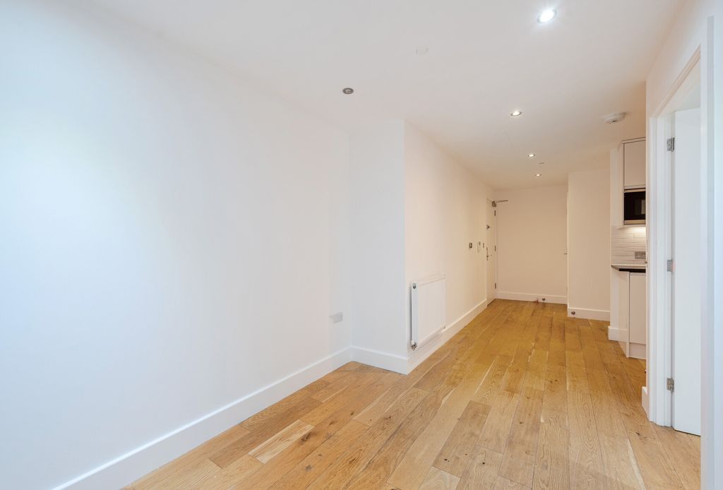 Property photo 3 of 10 1380618-5-6911Eba...