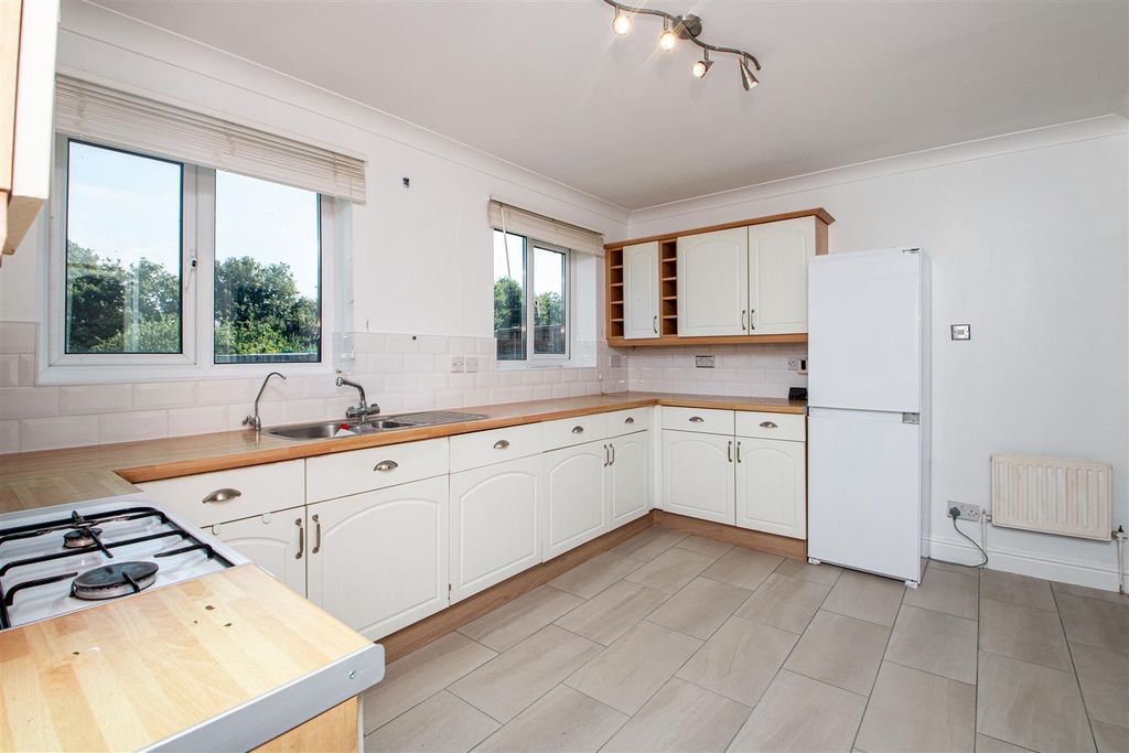 Property photo 2 of 12 18l0W.Jpg