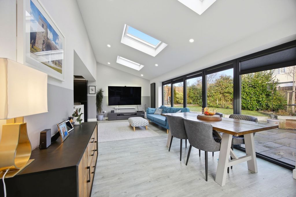 Property photo 3 of 34