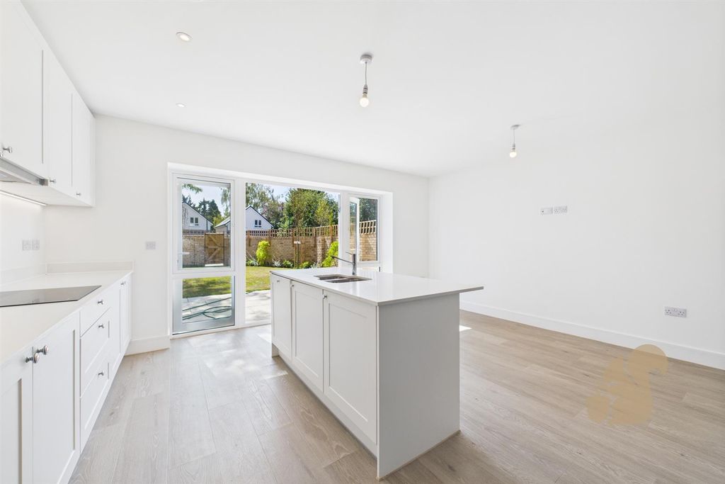 Property photo 3 of 20 Cam05565G0-Pr0009-Still007.Jpg