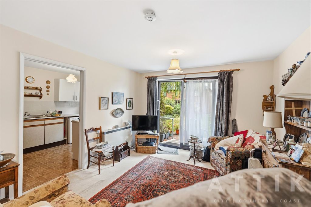 Property photo 2 of 22 02 Livingroom 1.Jpg