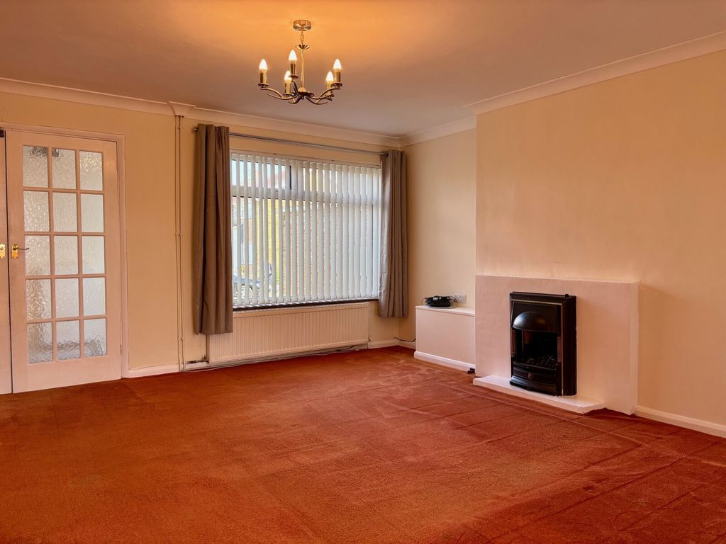 Property photo 3 of 17 Lounge