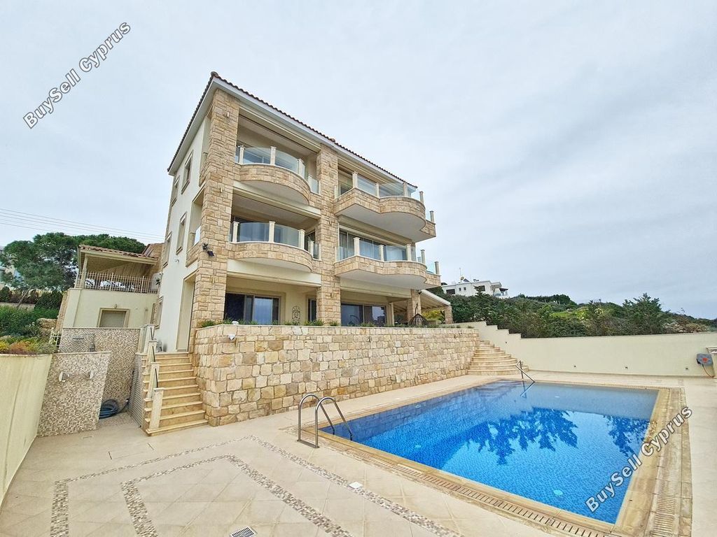 Property photo 1 of 147