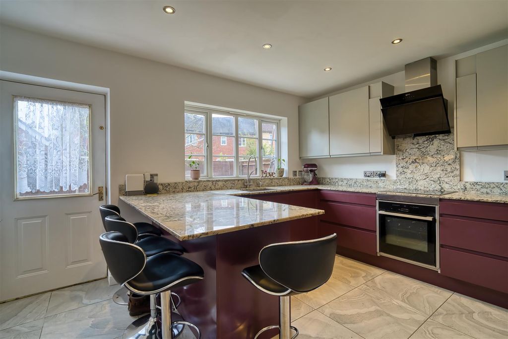 Property photo 2 of 9 Kitchen