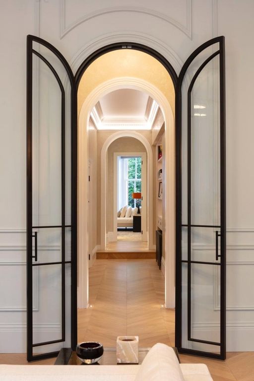 Property photo 3 of 8 Hallway