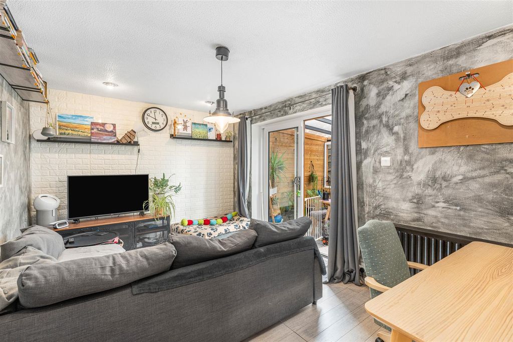 Property photo 2 of 14 1 The Camellias, Banbury-4.Jpg