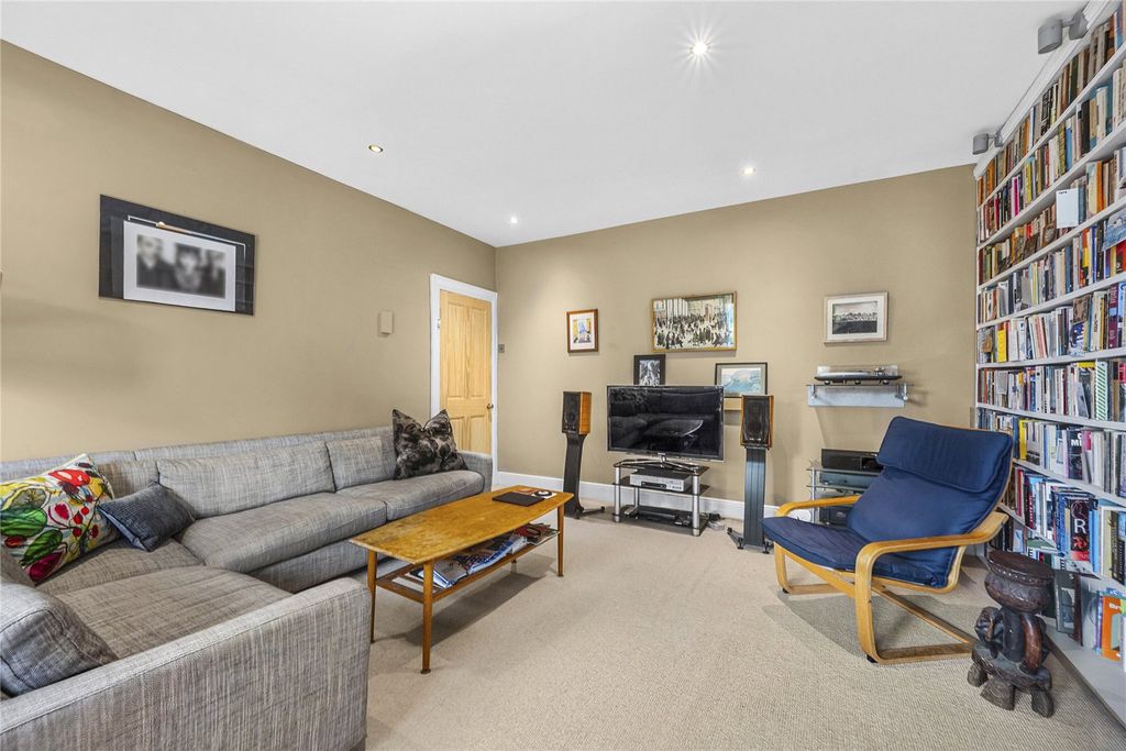 Property photo 2 of 15 Picture No. 10