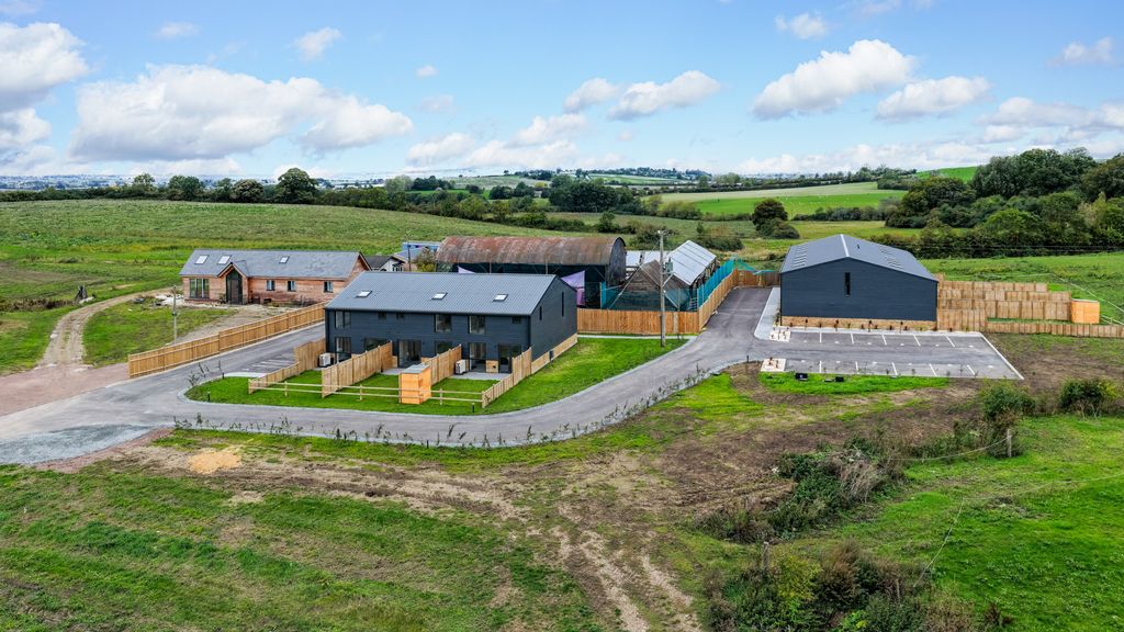 Property photo 1 of 10