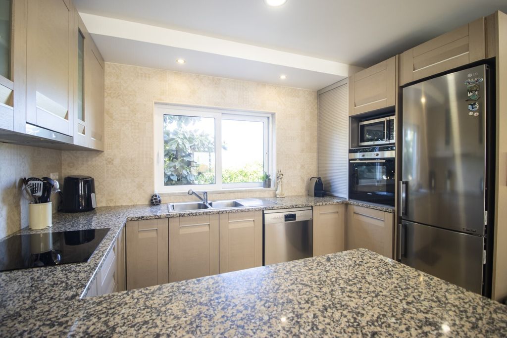 Property photo 1 of 25