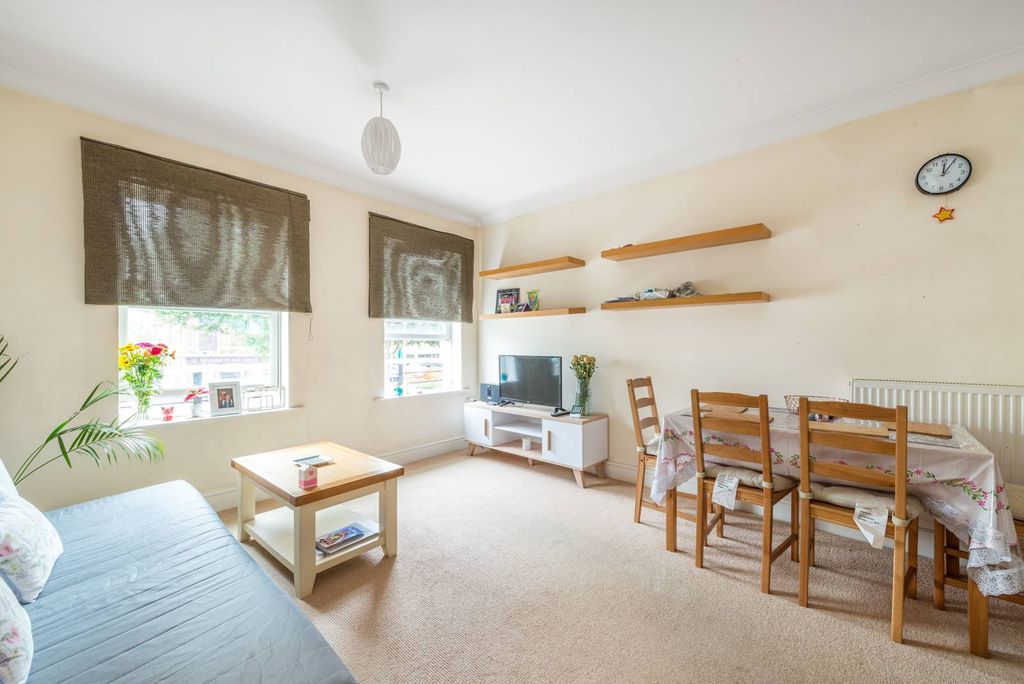 Property photo 2 of 7