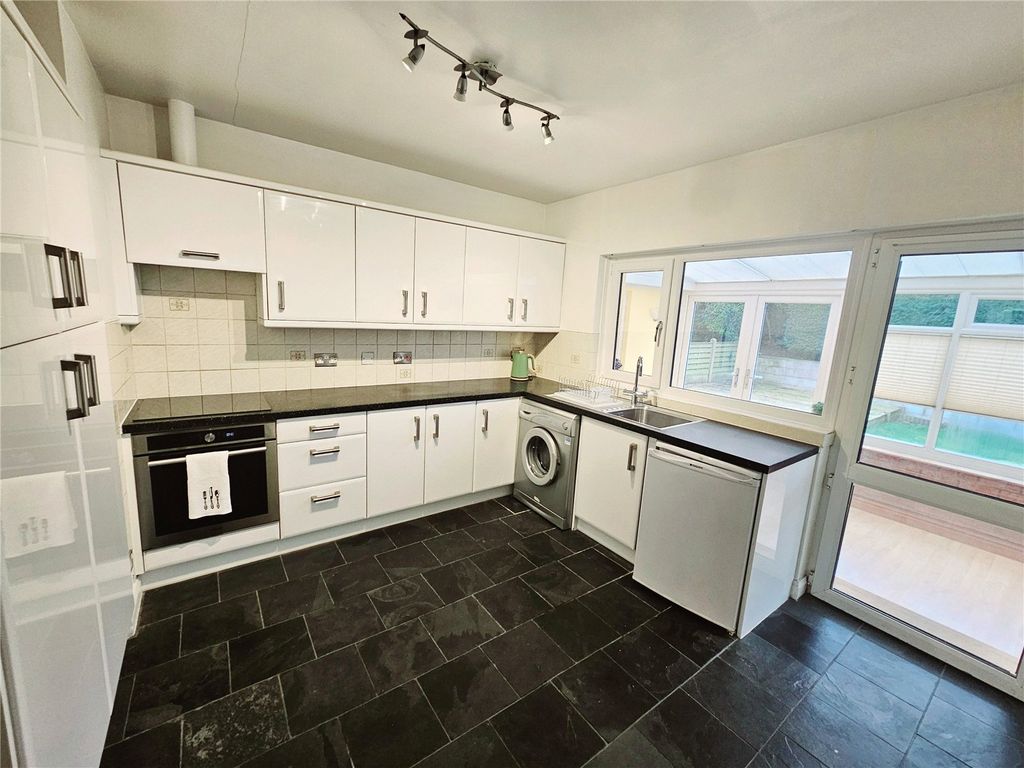 Property photo 3 of 18 Kitchen