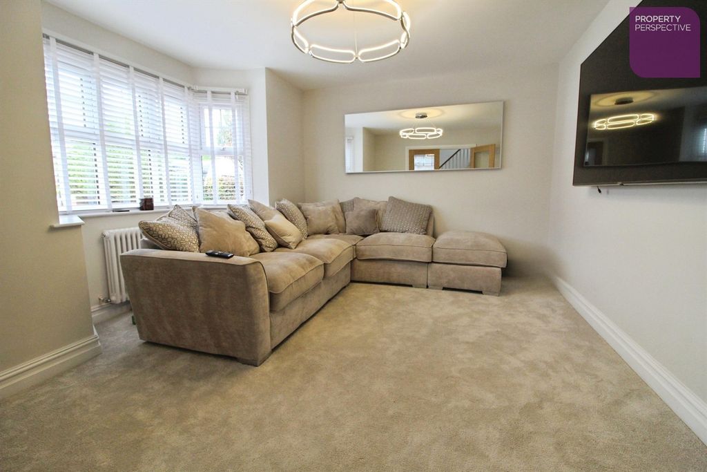 Property photo 2 of 17 Lounge