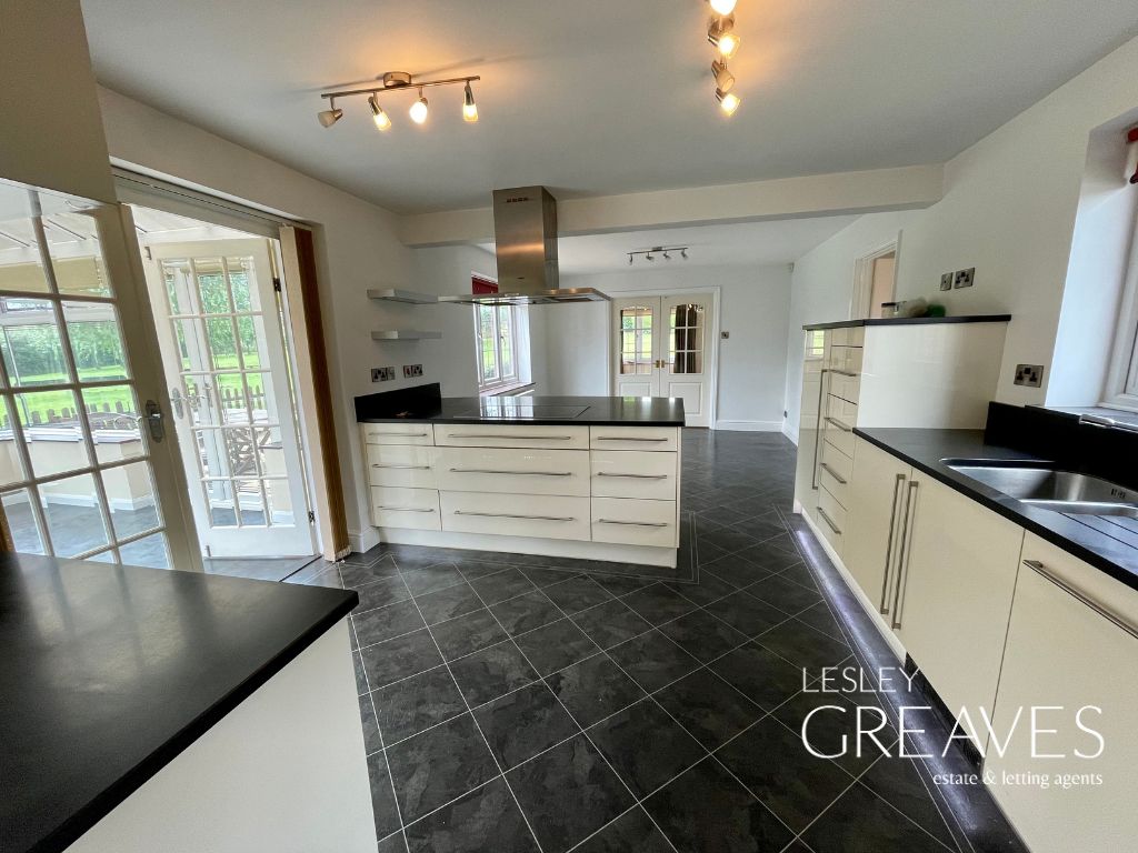 Property photo 3 of 16 Kitchen Diner