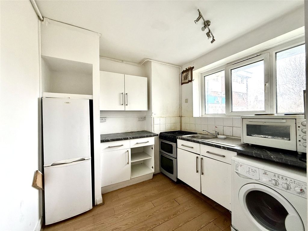 Property photo 3 of 7 Kitchen