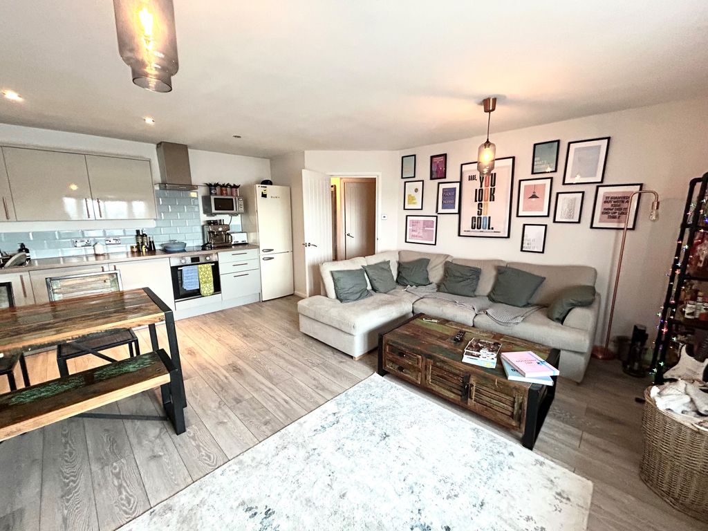 Property photo 2 of 8