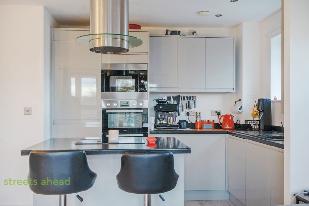 Property photo 2 of 11 519E104B-3A51-43c...