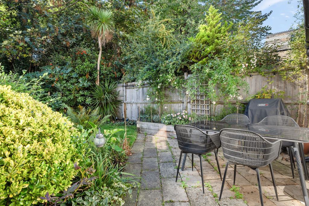 Property photo 2 of 22