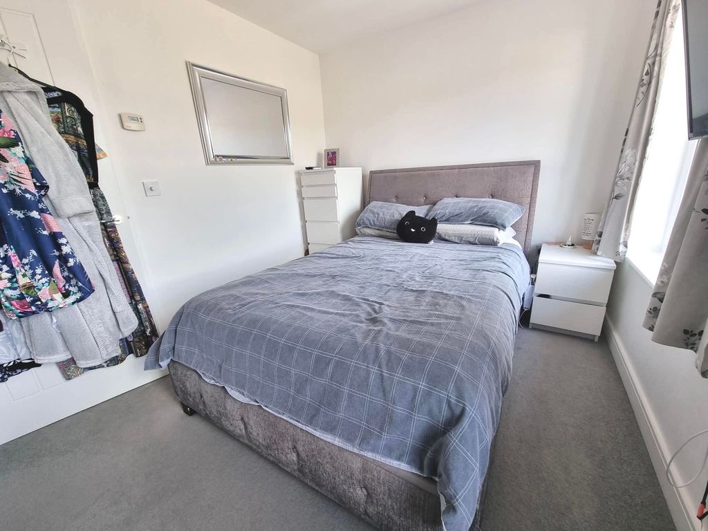 Property photo 2 of 21 Bedroom One