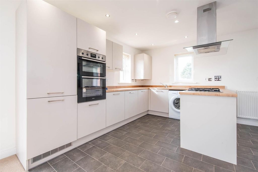 Property photo 3 of 22 Kitchen/Diner/Family Room