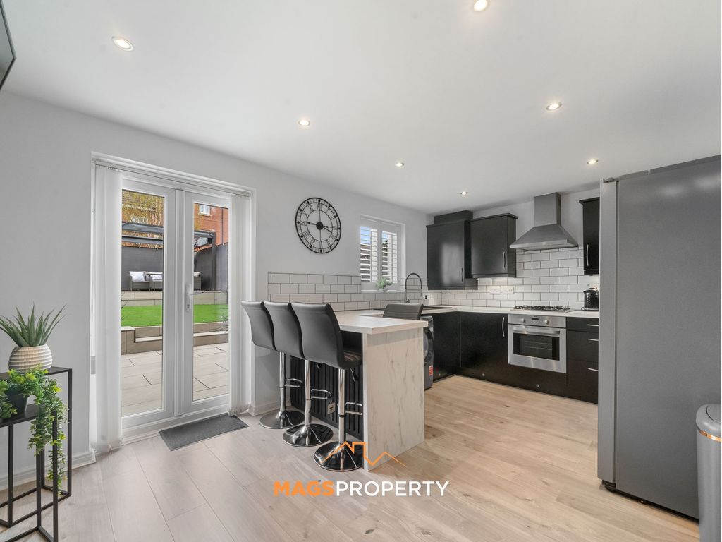 Property photo 2 of 40