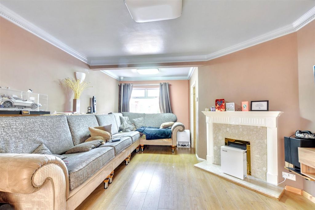 Property photo 3 of 22 Lounge_2.Jpeg