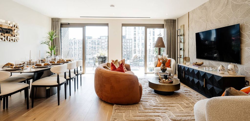 Property photo 1 of 1 King's Road Park - Spacious Living Area With City Views