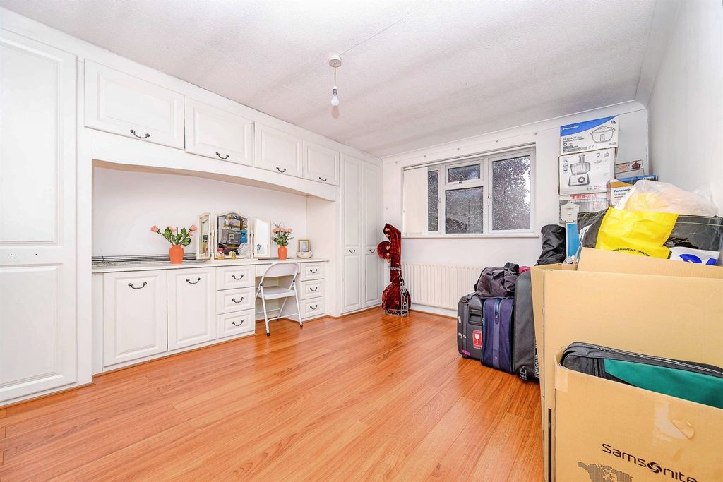 Additional image 7 of 6 bed detached house for saleRingwood Road, Luton LU2
