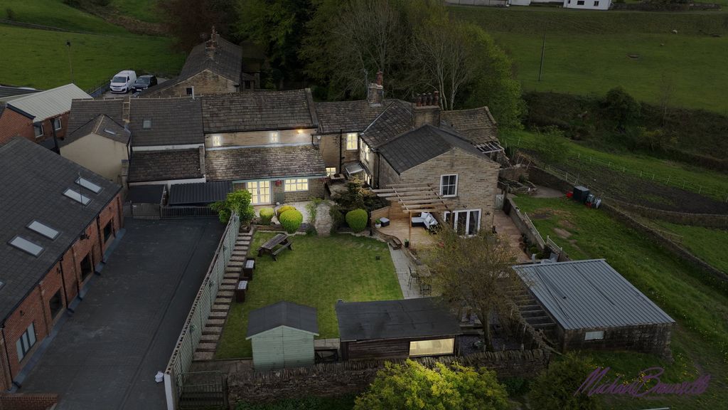 Property photo 2 of 40